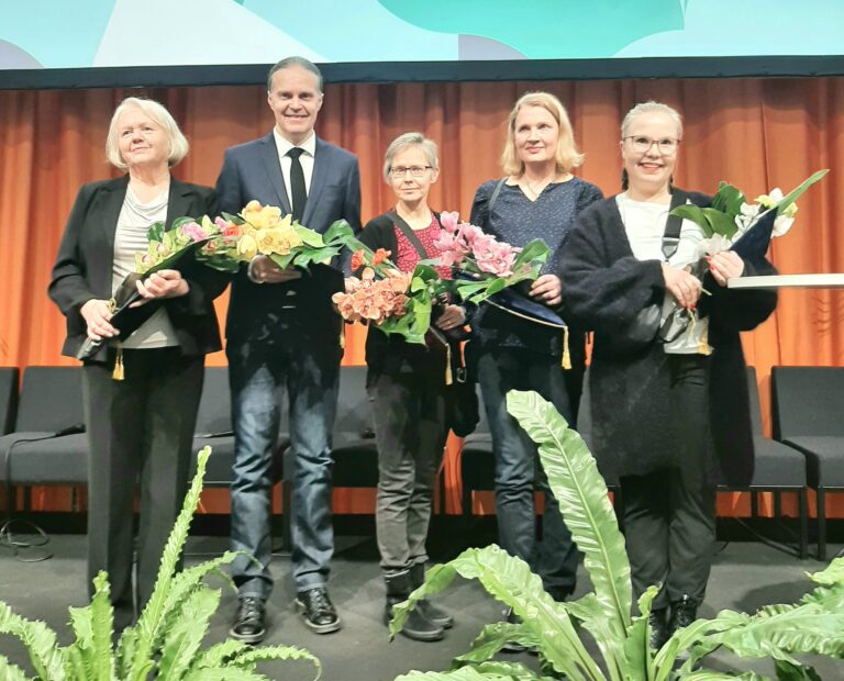 Vuoden 2024 Oppikirjailijapalkinnot jaettiin Educassa