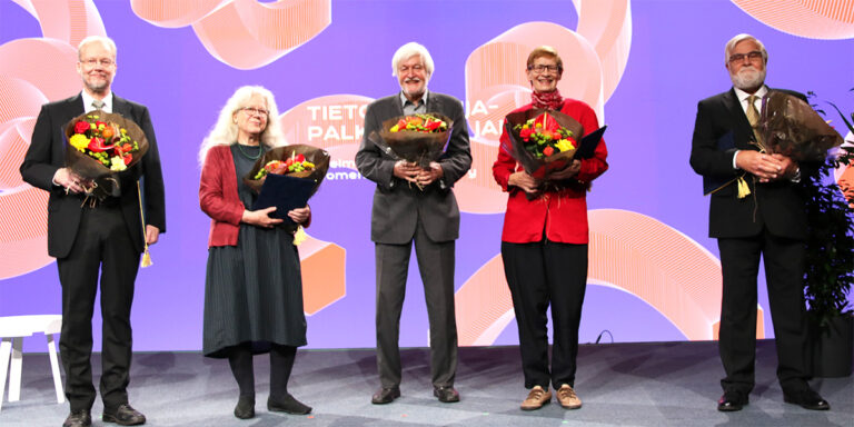 Tietokirjailijapalkinnot jaettiin Helsingin Kirjamessut verkossa -tapahtumassa