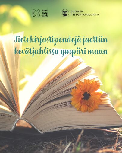 Tietokirjastipendejä jaettiin kevätjuhlissa